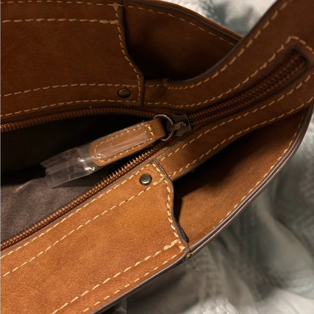 Elegant Tony Lama Brown Concealed Carry Leather Tote with Textured Stripes (NEW) - Picture 10 of 11